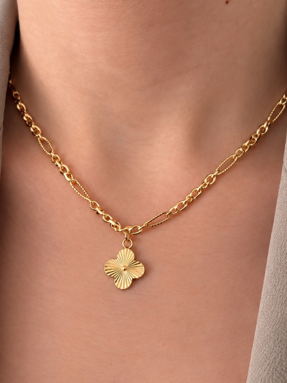 14K Gold Plated Clover Pendant with Textured Chain Necklace Adjustable Chain